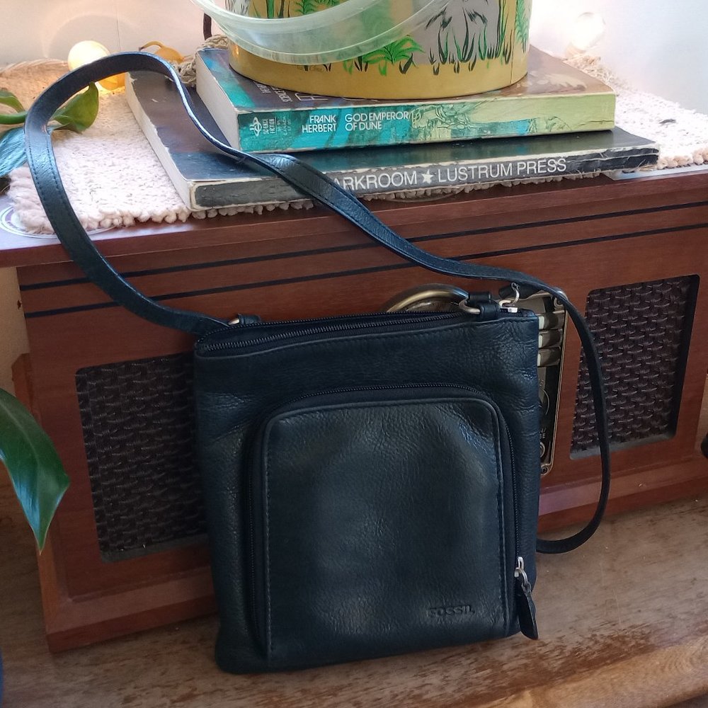 *VACATION SALE* Fossil Crossbody Leather Black